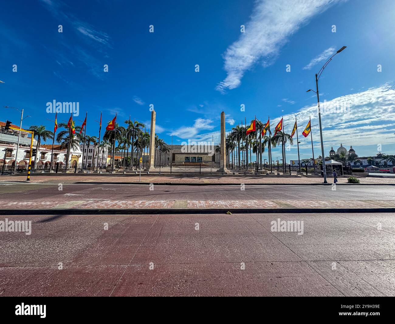 Belle vue aérienne sur la ville fortifiée de Carthagène, sa majestueuse cathédrale, la place, son arc colonial Banque D'Images