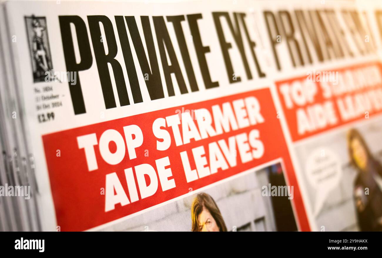 Private Eye Newspaper - un magazine britannique bimensuel satirique et d'actualité, connu pour son journalisme d'investigation et sa couverture politique. Banque D'Images
