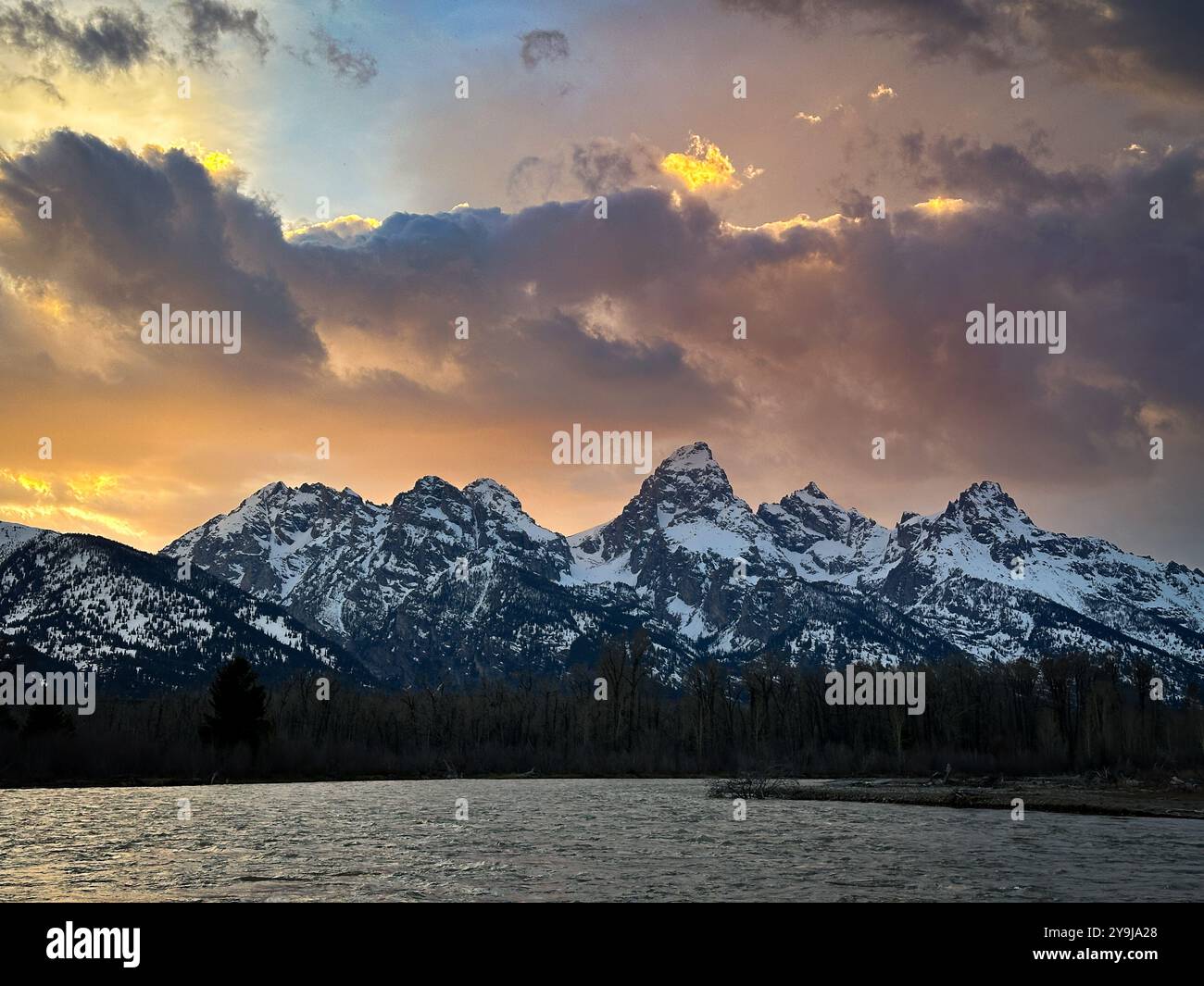 Coucher de soleil Grand Teton depuis la rivière Snake, Wyoming, États-Unis - Image de stock capturée avec un smartphone