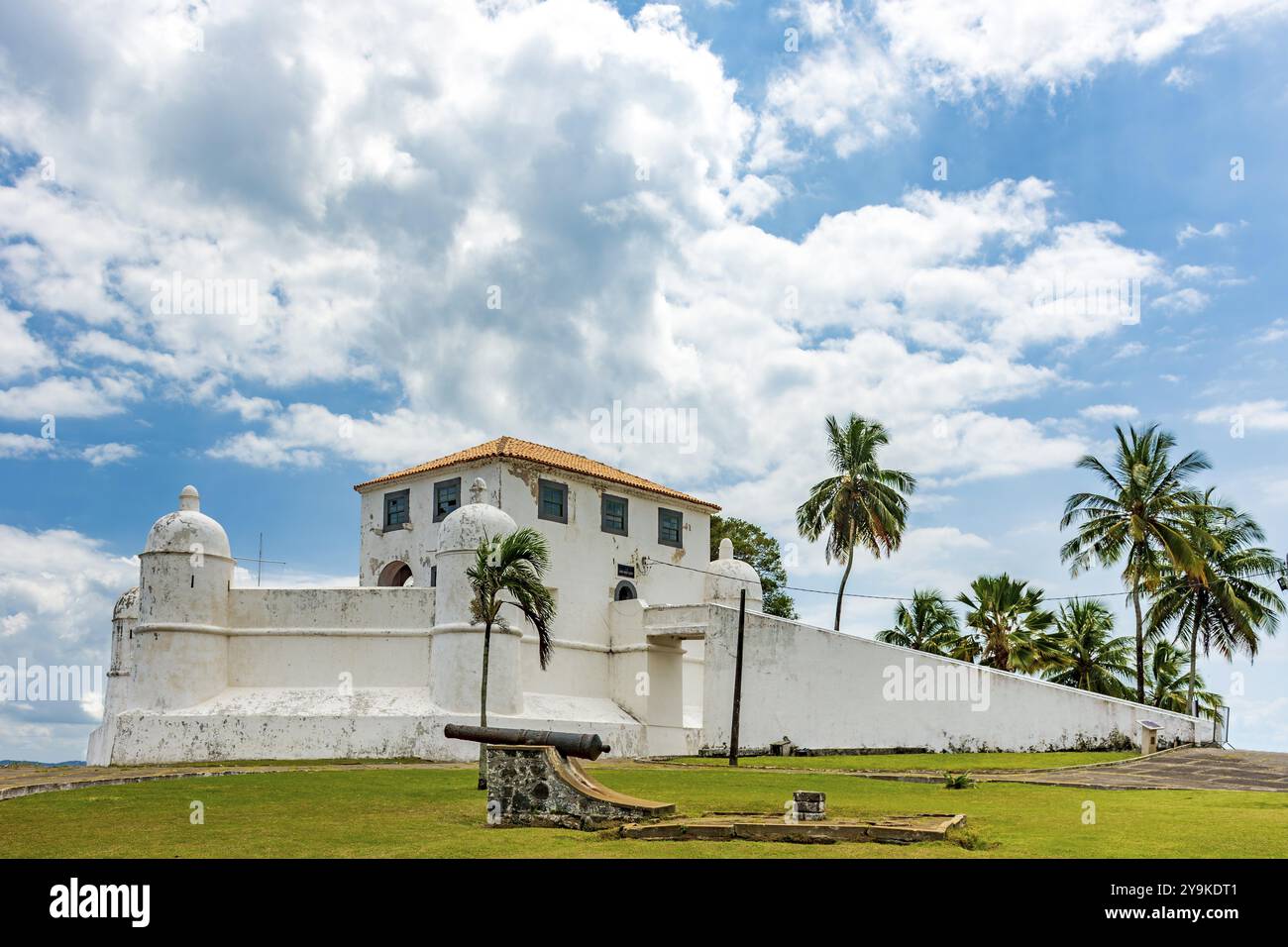 Fort de Monte Serrat construit à la fin du 17ème siècle dans la ville de Salvador à Bahia, Salvador, Bahia, Brésil, Amérique du Sud Banque D'Images Fort de Monte Serrat construit à la fin du 17ème siècle dans la ville de Salvador à Bahia, Salvador, Bahia, Brésil, Amérique du Sud Banque D'Images