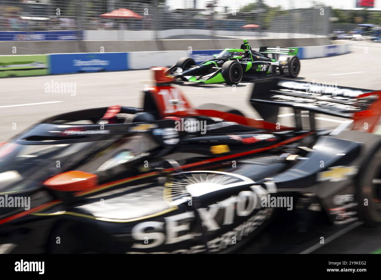 ROMAIN GROSJEAN (77) de Genève, Suisse, conduit sur la route des stands lors des qualifications pour les concessionnaires Honda de l'Ontario Indy Toronto dans les rues de Toronto Banque D'Images