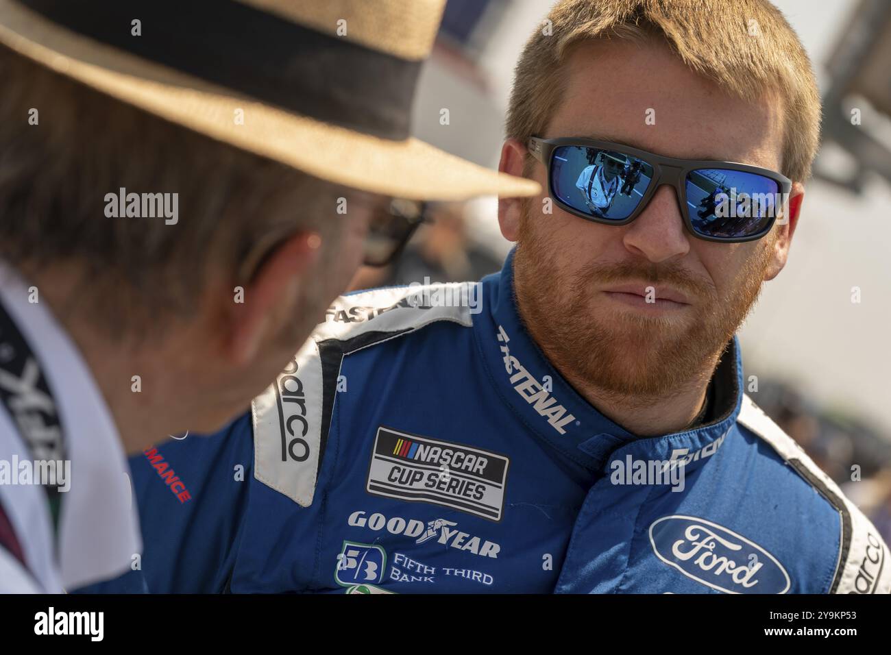 Chris Buescher et Jack Roush, pilote de la Coupe NASCAR, prennent la piste pour se qualifier pour l'Ally 400 au Superspeedway de Nashville au Liban TN Banque D'Images