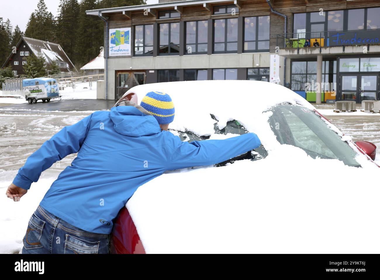 Image thématique Météo début de l'hiver dans la Forêt Noire. Après les températures du début de l'été le week-end, l'hiver est revenu mardi soir. Vers 10 Banque D'Images