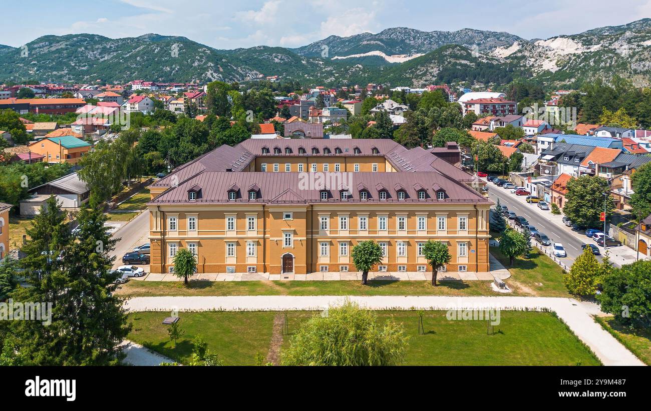 Vue aérienne du Musée National du Monténégro dans l'ancienne capitale du pays dans les Balkans Banque D'Images