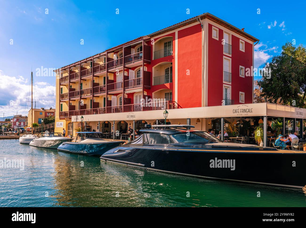 Village sur pilotis de Port Grimaud, dans le Var en Provence Alpes Côte d'Azur, France Banque D'Images