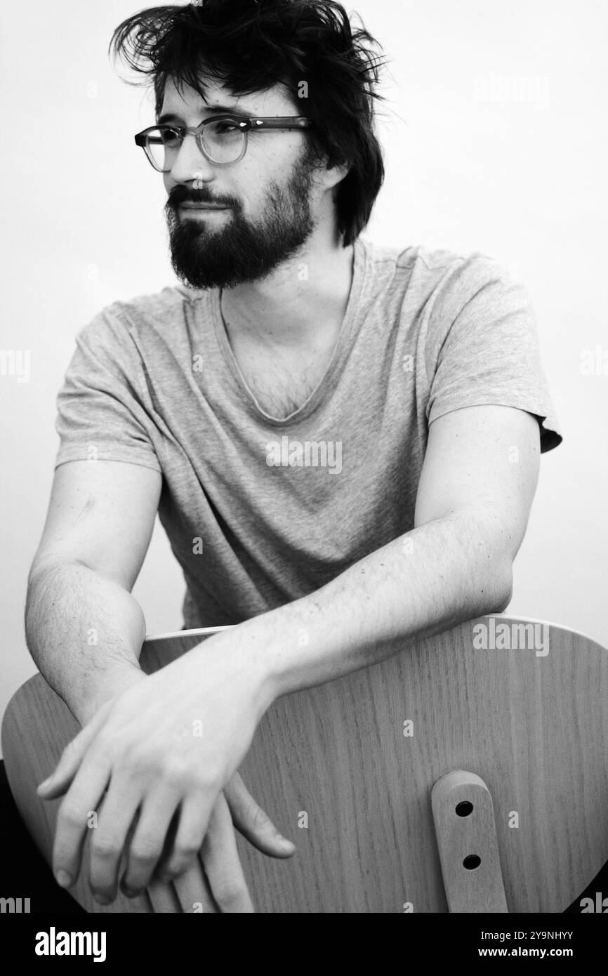 DANI DE LA ORDEN DANS UNE MAISON EN FEU (2024) -TITRE ORIGINAL : CASA EN FLAMES-, RÉALISÉ PAR DANI DE LA ORDEN. Crédit : Sábado Películas/Playtime Movies/Atresmedia Cine/3Cat/Eliofilm / album Banque D'Images