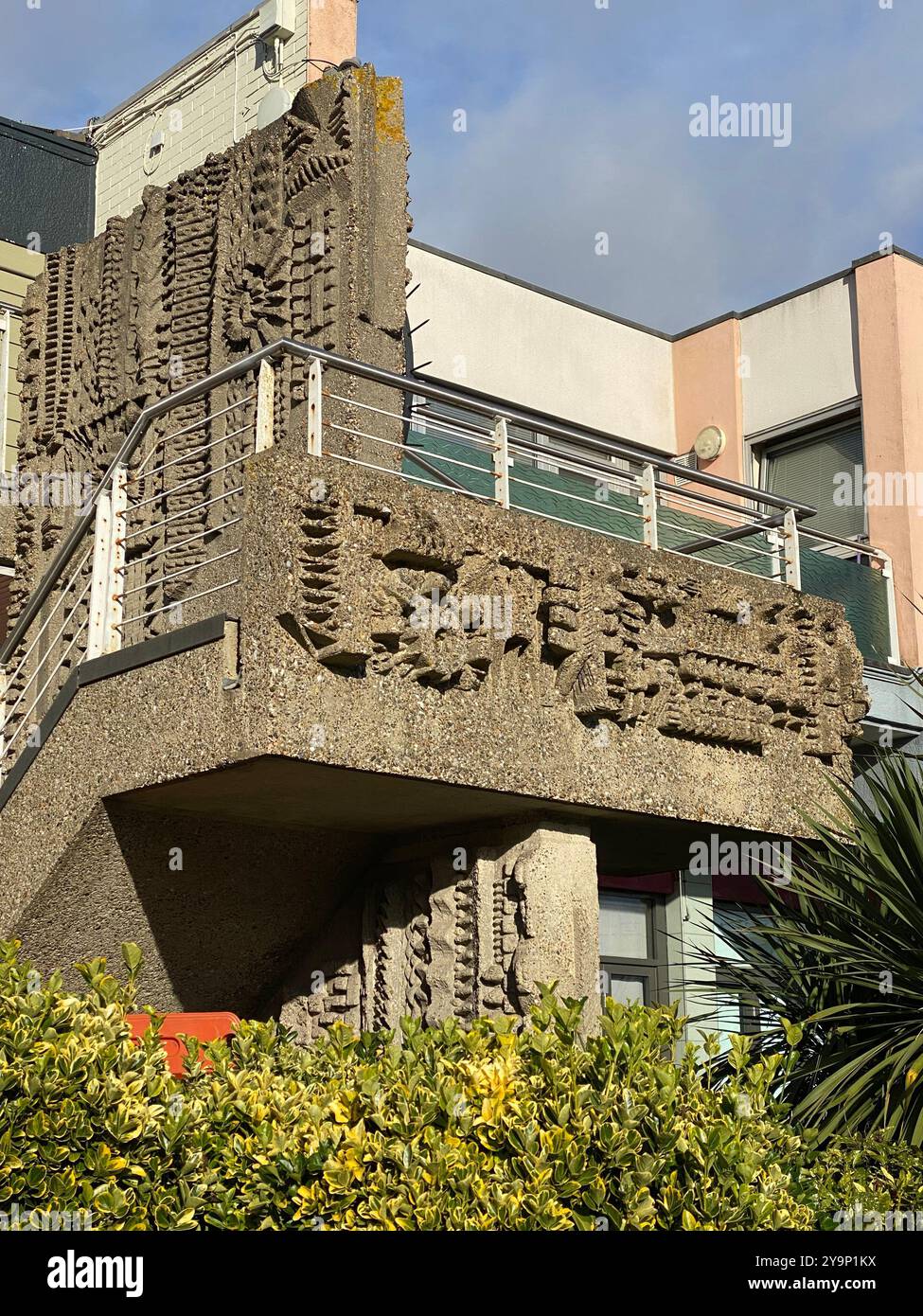 Sculpture de Bill Mitchell, quartier commercial de Swanley, Swanley, Kent Banque D'Images