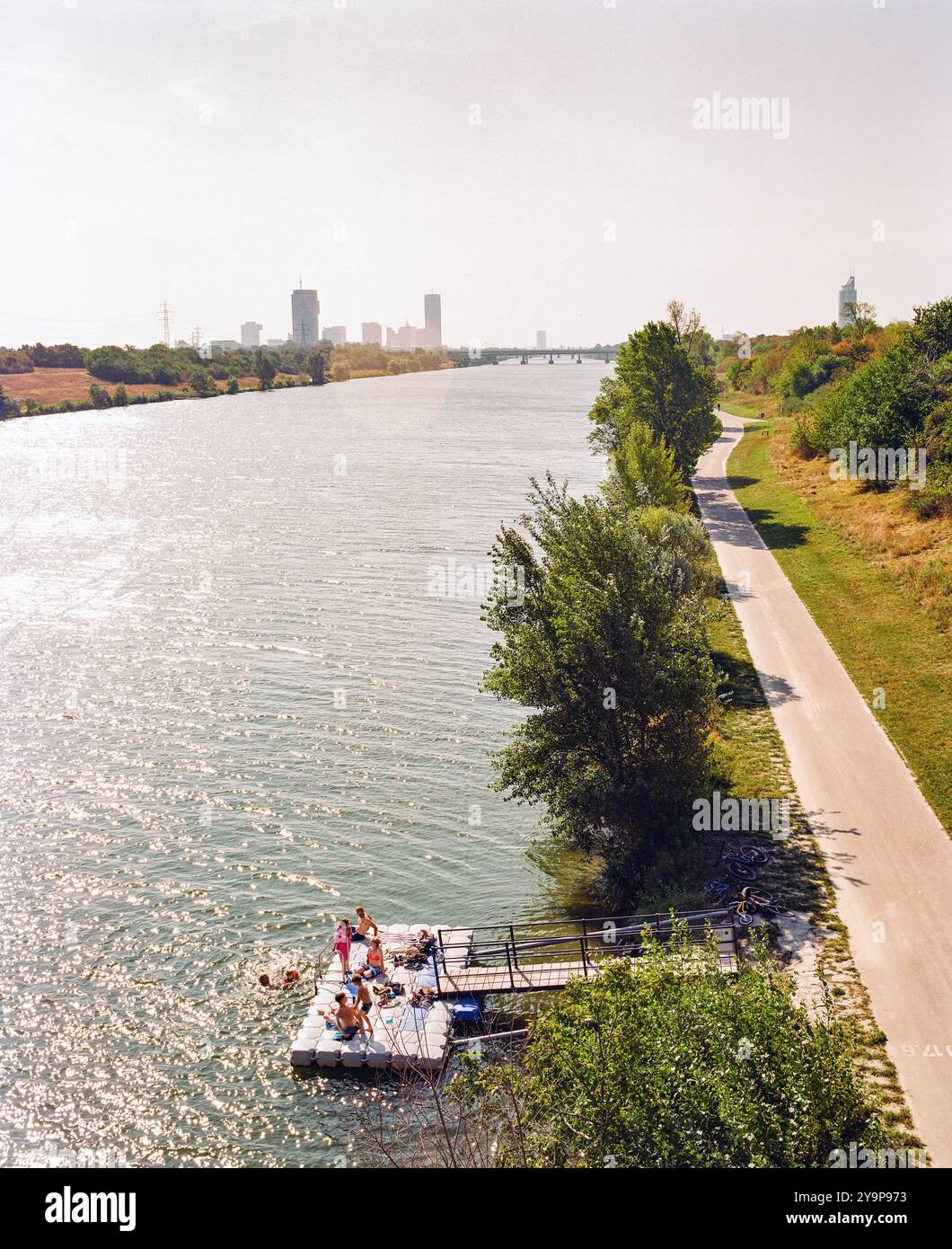 Baignade dans le Nouveau Danube, Neue Donau, Vienne, Autriche, Europe. Banque D'Images