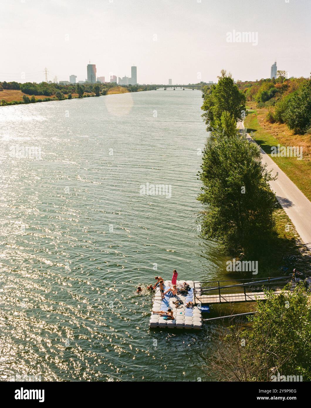 Baignade dans le Nouveau Danube, Neue Donau, Vienne, Autriche, Europe. Banque D'Images
