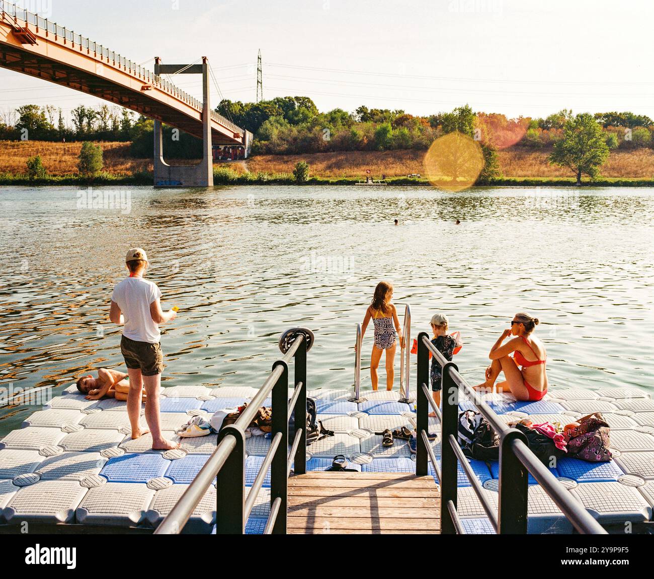 Baignade dans le Nouveau Danube, Neue Donau, Vienne, Autriche, Europe. Banque D'Images