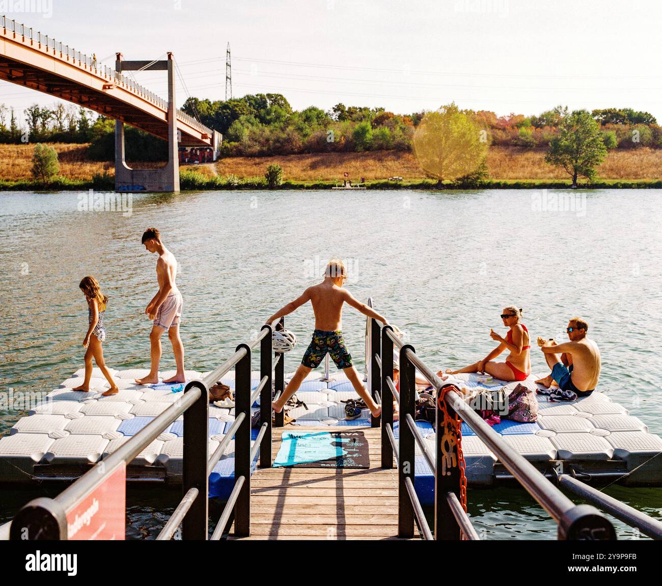 Baignade dans le Nouveau Danube, Neue Donau, Vienne, Autriche, Europe. Banque D'Images