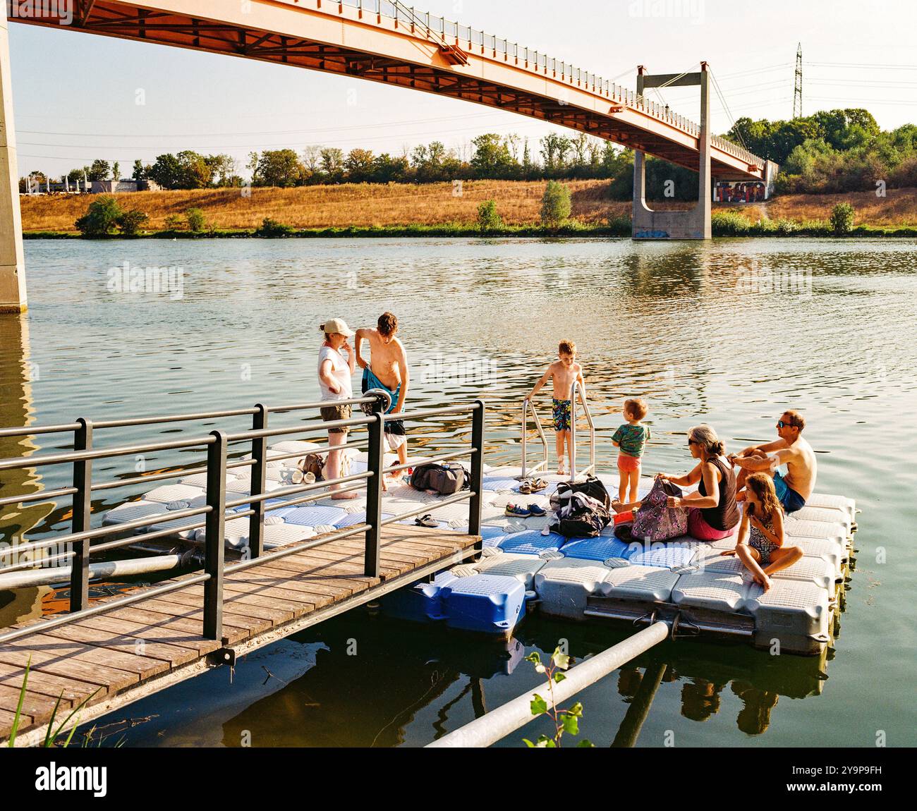 Baignade dans le Nouveau Danube, Neue Donau, Vienne, Autriche, Europe. Banque D'Images