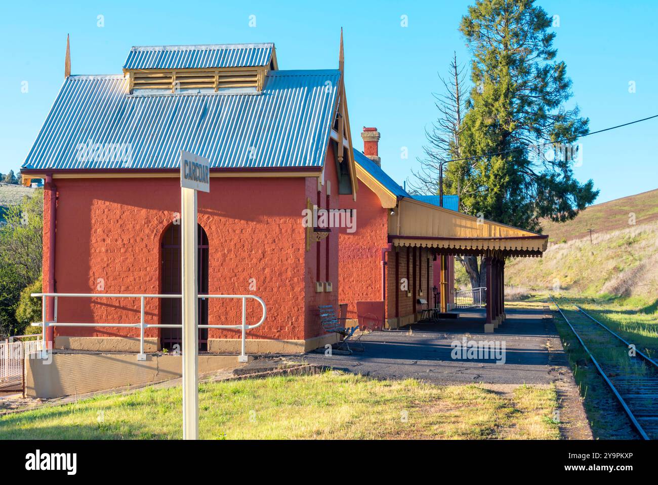 La gare Carcoar, classée au patrimoine de 1888, est de type 4 standard. Désormais fermés, les services ont fonctionné jusqu'aux années 1980 et les trains touristiques jusqu'en 2009 Banque D'Images