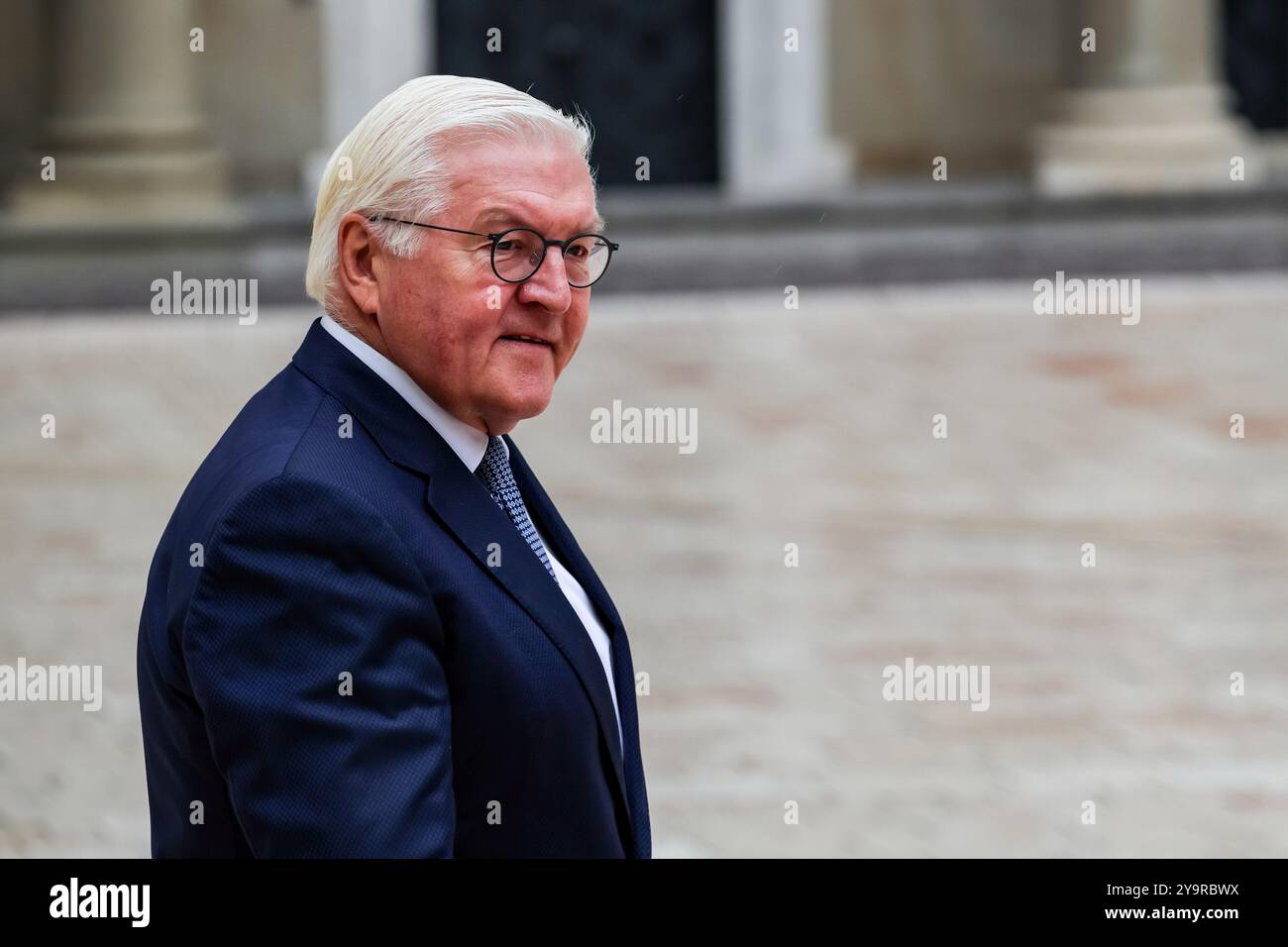 Cracovie, Pologne. 11 octobre 2024. Le président allemand Frank Walter Steinmeier arrive pour le sommet du groupe Arraiolos dans une cour du château de Wawel dans une vieille ville de Cracovie. Crédit : SOPA images Limited/Alamy Live News Banque D'Images