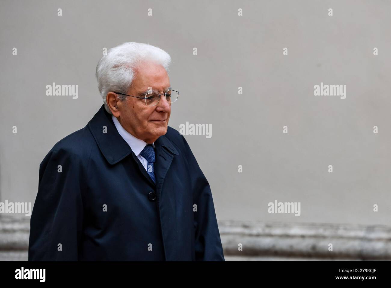 Cracovie, Pologne. 11 octobre 2024. Le président italien Sergio Mattarella arrive pour le sommet du Groupe Arraiolos dans une cour du château de Wawel dans une vieille ville de Cracovie. Crédit : SOPA images Limited/Alamy Live News Banque D'Images