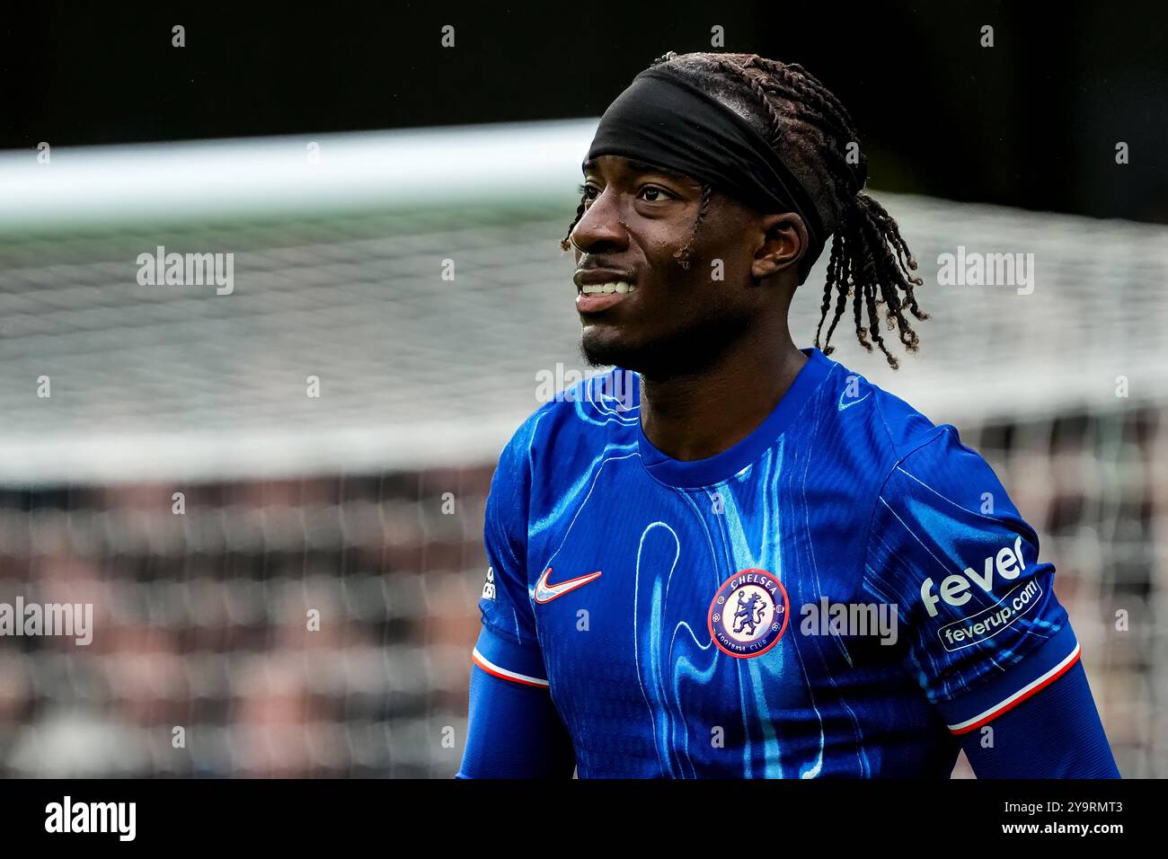 LONDRES, ANGLETERRE - 6 OCTOBRE : Noni Madueke du Chelsea FC regarde pendant le match de premier League entre le Chelsea FC et le Nottingham Forest FC à Stamford Bridge le 6 octobre 2024 à Londres, Angleterre. (Photo de Rene Nijhuis/MB médias) Banque D'Images