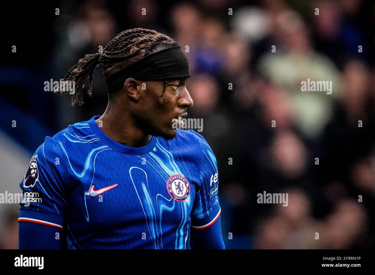 LONDRES, ANGLETERRE - 6 OCTOBRE : Noni Madueke du Chelsea FC regarde pendant le match de premier League entre le Chelsea FC et le Nottingham Forest FC à Stamford Bridge le 6 octobre 2024 à Londres, Angleterre. (Photo de Rene Nijhuis/MB médias) Banque D'Images