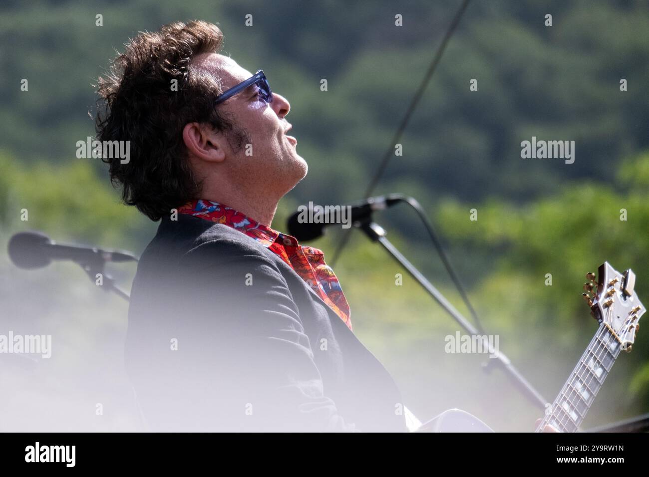 Concert du chanteur compositeur et musicien Matthieu Chedid, connu sous le nom de M (aussi typographie -M-) au Festival du Verbe à Martres-Tolosane dans le H. Banque D'Images