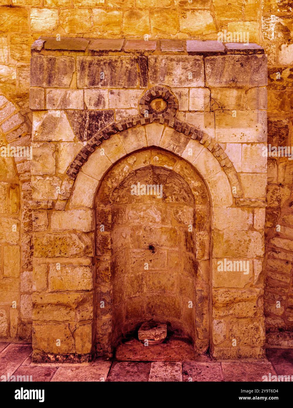 Dans la cour de l'abbaye de Dormition, église byzantine, Mont Sion, Jérusalem, Israël,Moyen-Orient Banque D'Images