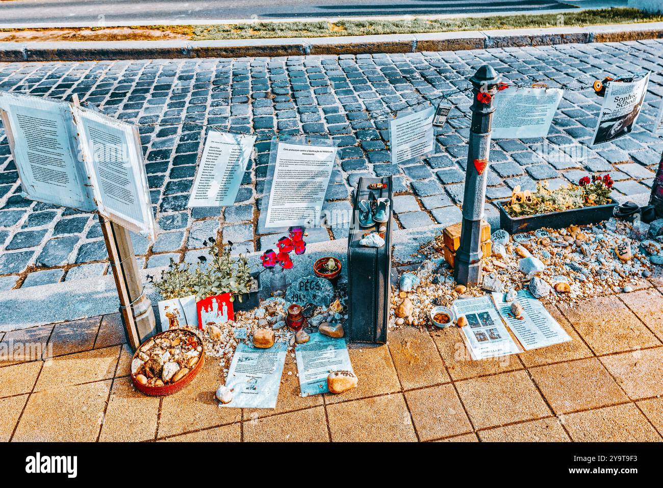 BUDAPEST, HONGRIE-Mai 04, 2016 : la Place de la liberté Budapest-Memorial dédié aux victimes de l'occupation nazie pendant la Seconde Guerre mondiale, à Budapest Banque D'Images