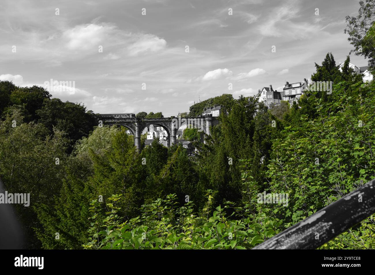 Viaduc de Knaresborough à l'été 2016, North Yorkshire, Angleterre, Royaume-Uni Banque D'Images Viaduc de Knaresborough à l'été 2016, North Yorkshire, Angleterre, Royaume-Uni Banque D'Images