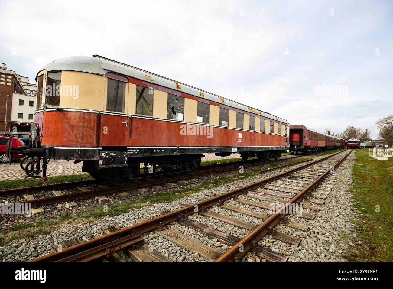 IM Wissenschaftshafen in Magdeburg stehen historische Eisenbahnen. *** Chemins de fer historiques dans le port des sciences de Magdeburgs Banque D'Images