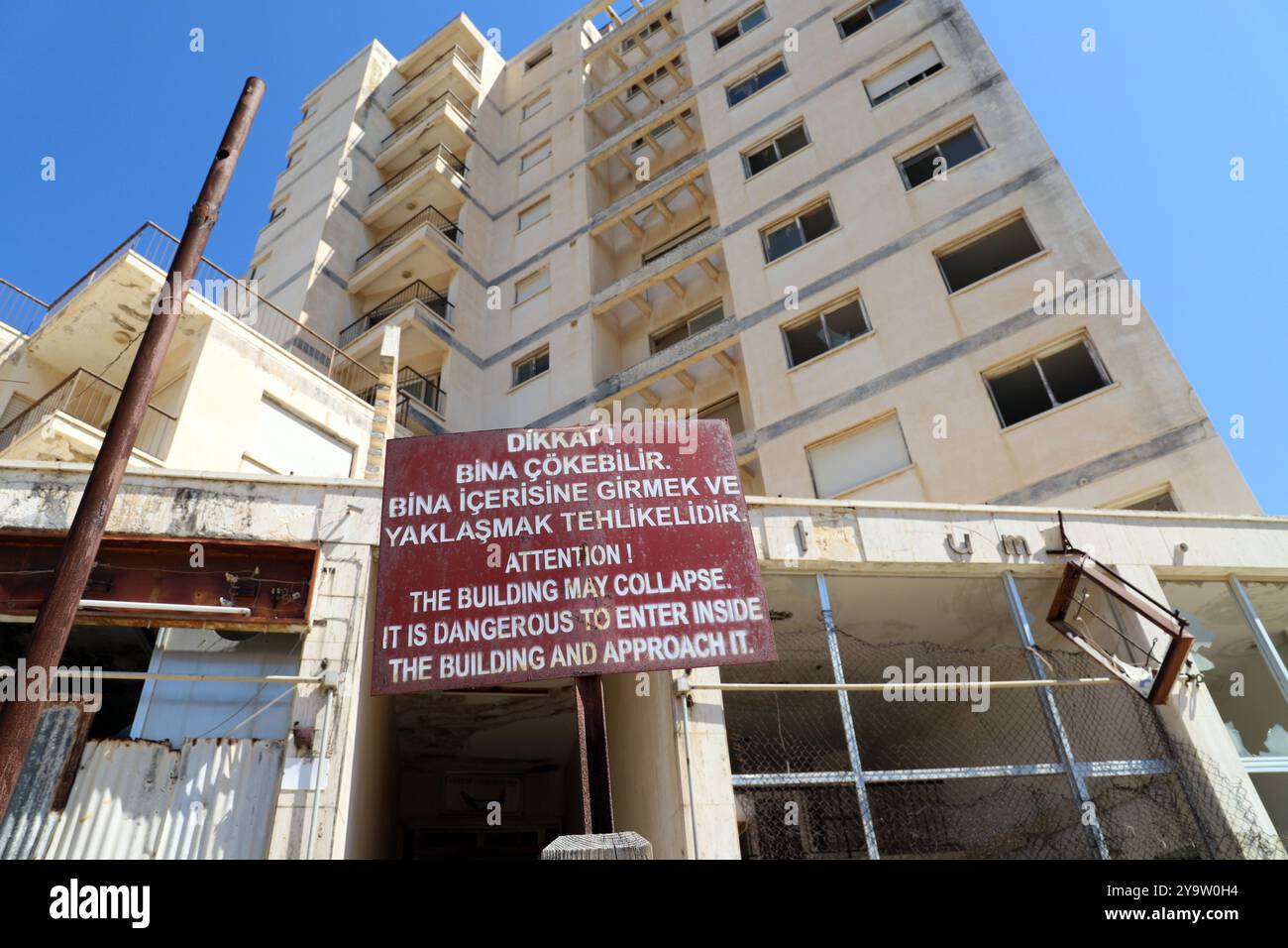 Bâtiments de la ville fantôme de Varosha qui ont été abandonnés à la suite de l'intervention turque de 1974 (Famagouste, Chypre du Nord) Banque D'Images
