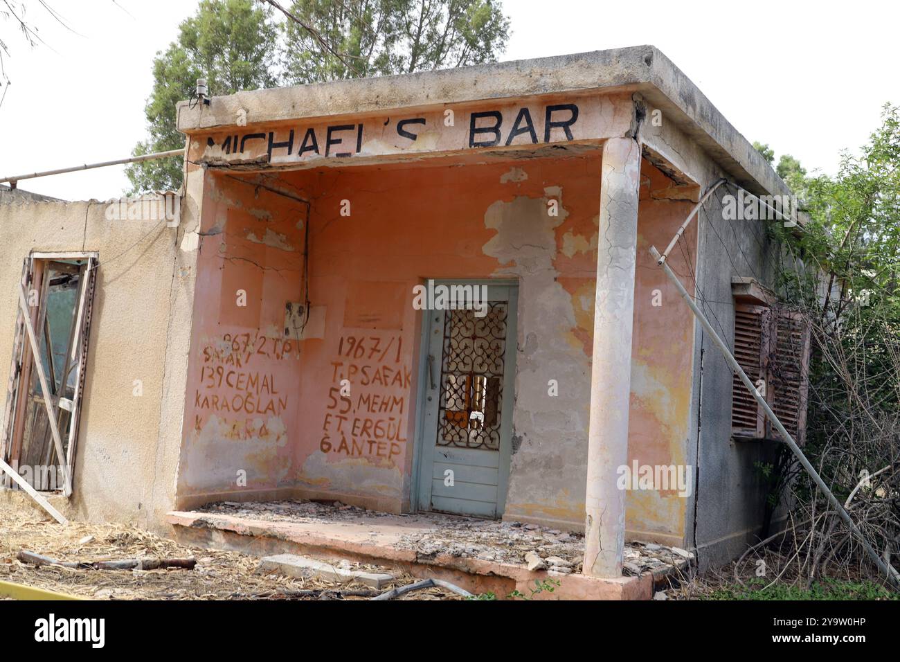 Bâtiments de la ville fantôme de Varosha qui ont été abandonnés à la suite de l'intervention turque de 1974 (Famagouste, Chypre du Nord) Banque D'Images