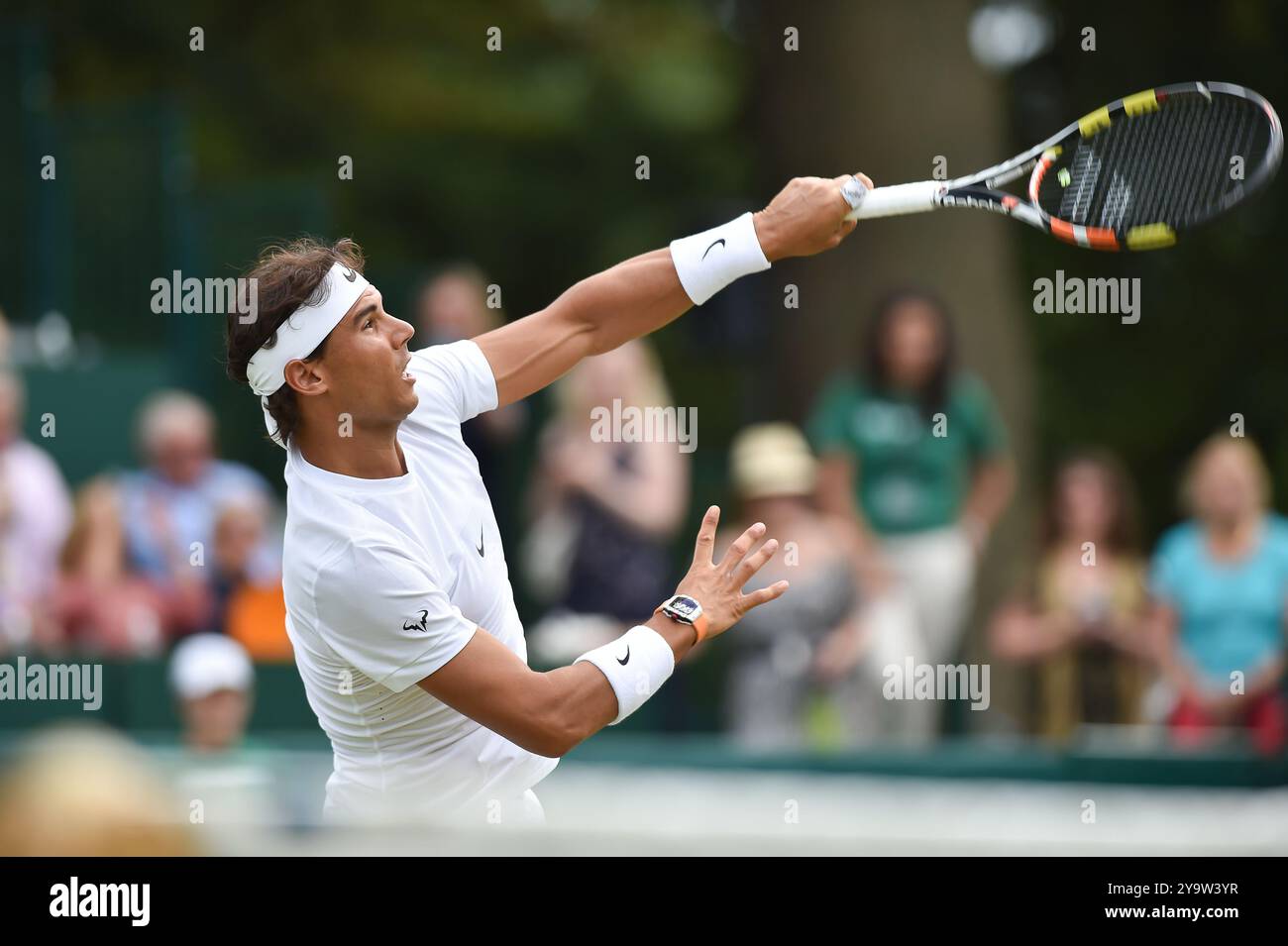 FICHIERS PHOTOS. 11 octobre 2024. Rafael Nadal, joueur de tennis professionnel espagnol de 38 ans, a annoncé qu'il prendrait sa retraite à la fin de la saison. Nadal a remporté 22 grands chelems au cours de sa carrière de tennis. Stoke Poges, Buckinghamshire, 26 juin 2015. Rafael Nadal joue au tennis aux Boodles à Stoke Park, Stoke Poges, Buckinghamshire. Crédit : Maureen McLean/Alamy Banque D'Images