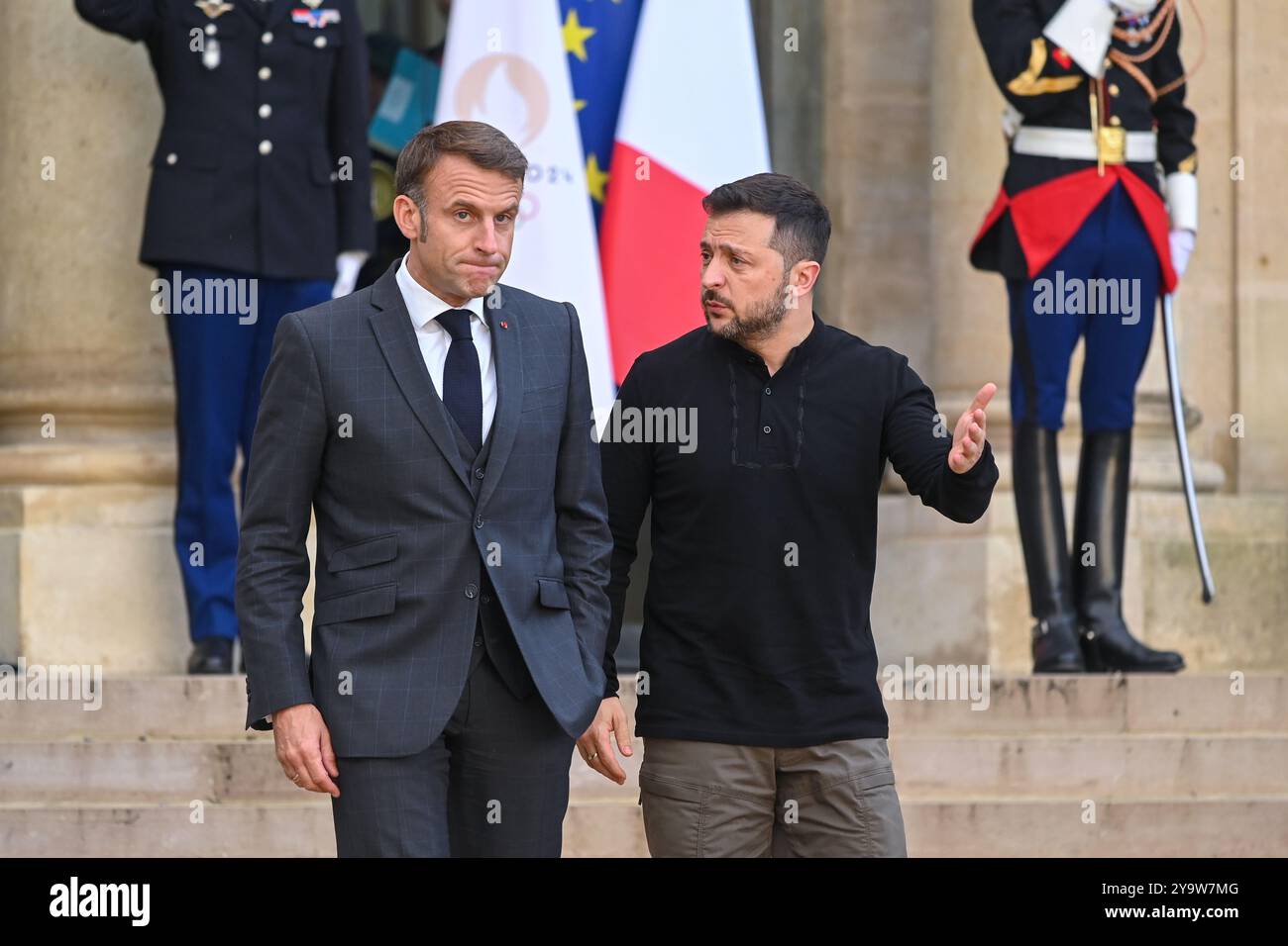 Paris, France. 10 octobre 2024. Julien Mattia/le Pictorium - Volodymyr Zelensky en visite officielle à Paris - 10/10/2024 - France/Ile-de-France (région)/Paris - le Président Emmanuel Macron a reçu pour une interview à l'Elysée, le Président ukrainien Volodymyr Zelensky, à Paris, le 10 octobre, 2024 crédit : LE PICTORIUM/Alamy Live News Banque D'Images