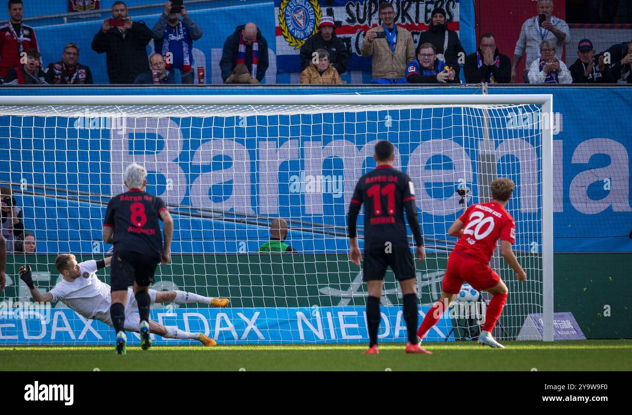 Leverkusen, Allemagne. 05th Oct 2024. Tor zum 2:2 durch einen Elfmeter von Jann-Fiete Arp (Kiel) gegen Lukas Hradecky (LEV) Bayer Leverkusen - Holstein Banque D'Images
