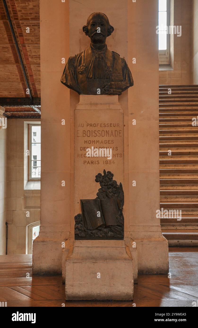 Buste d'Emil Boissonade, juriste français, à la Faculté de droit de Paris Banque D'Images