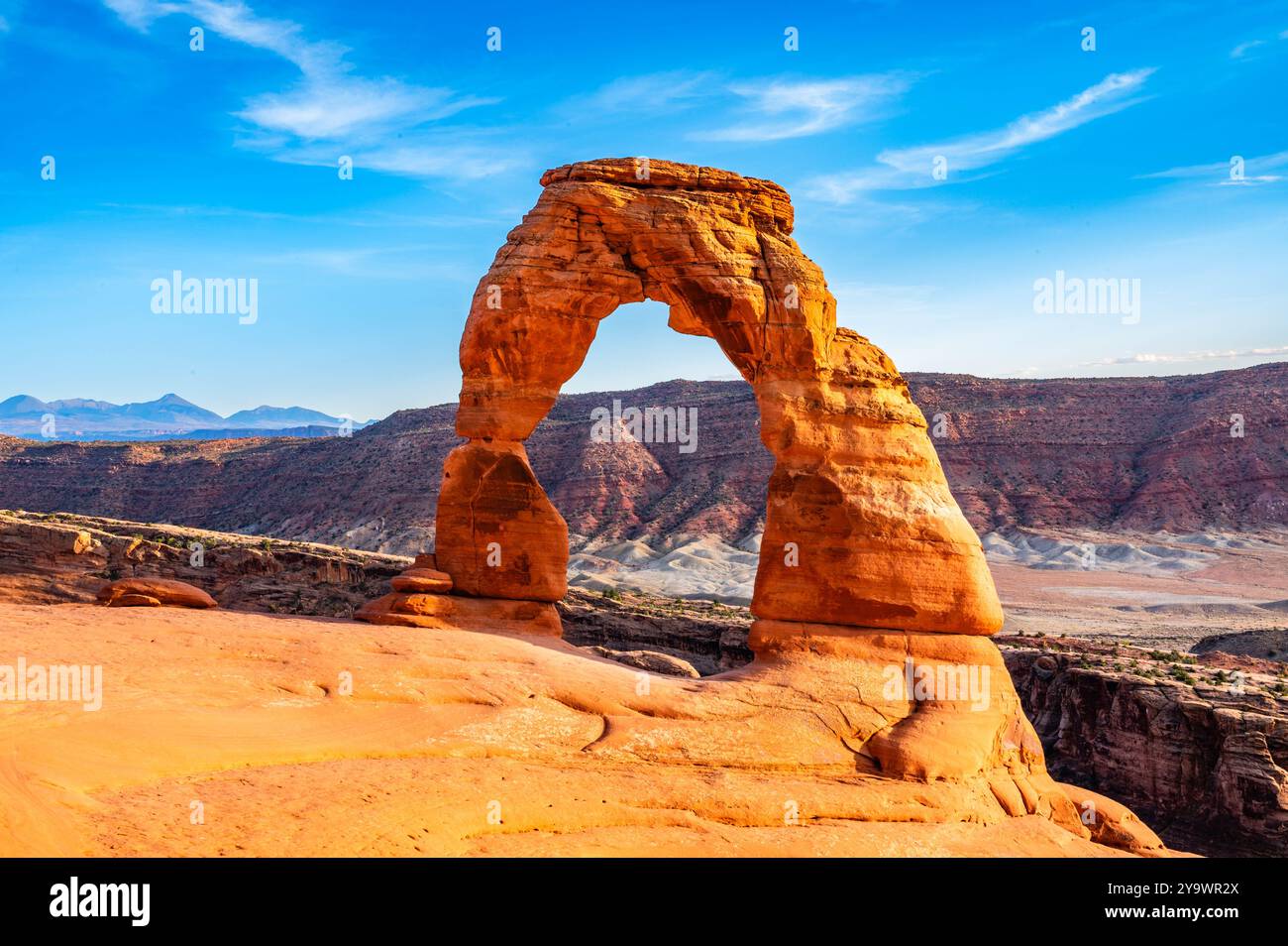 Arc délicat du parc national des arches à l'automne 2024 pris lors d'une randonnée sous différents angles Banque D'Images