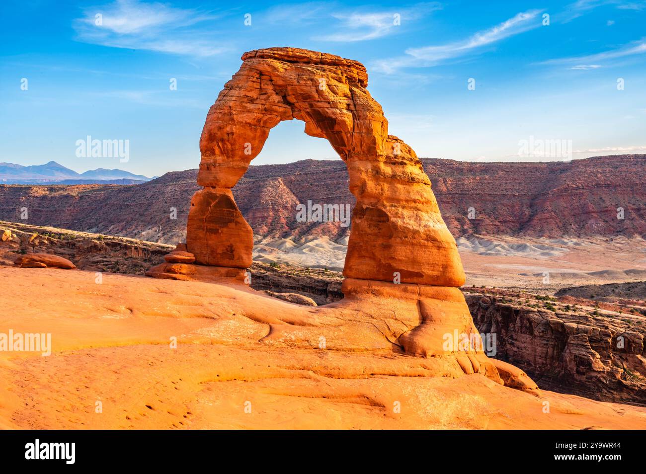 Arc délicat du parc national des arches à l'automne 2024 pris lors d'une randonnée sous différents angles Banque D'Images