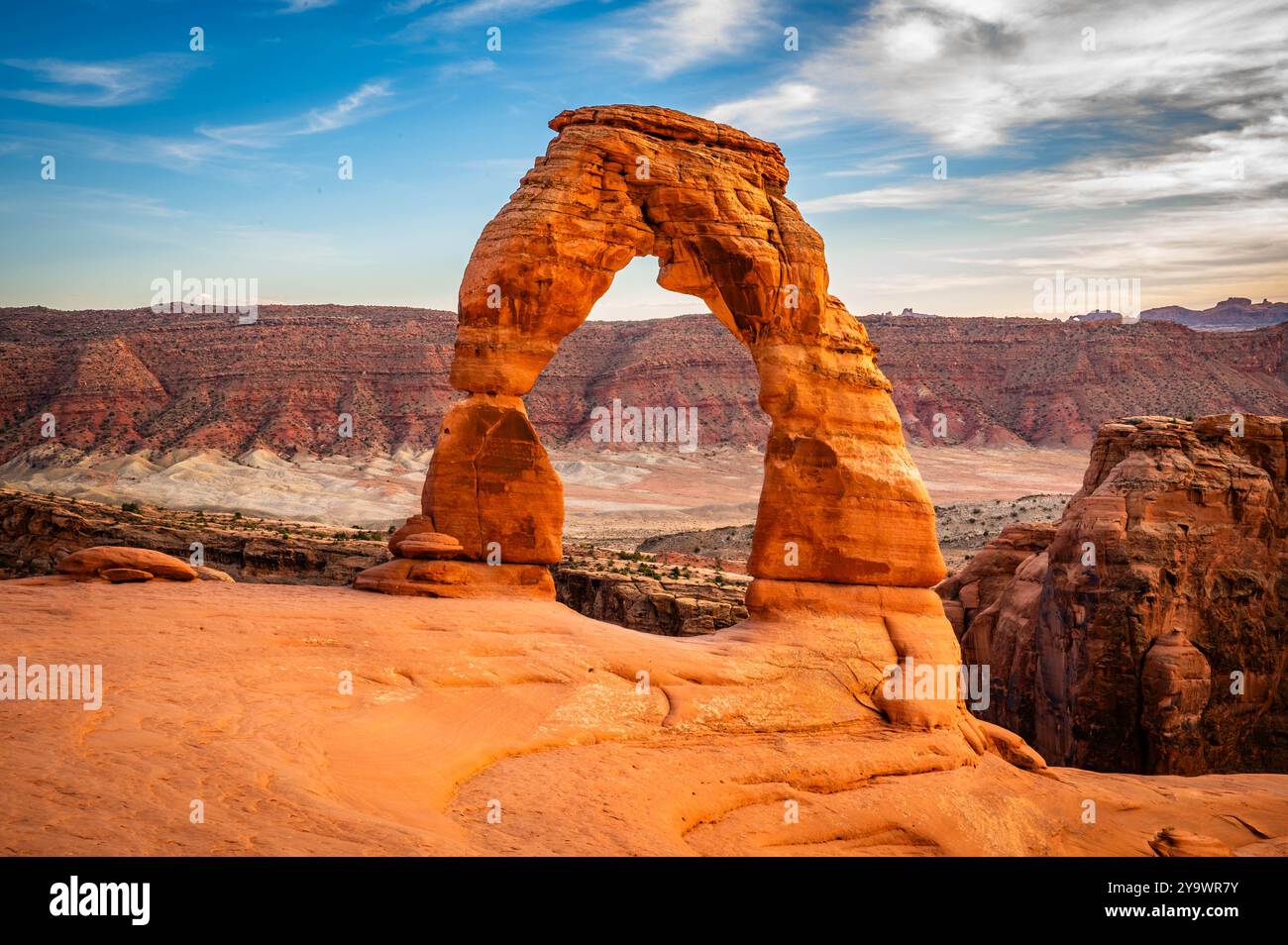 Arc délicat du parc national des arches à l'automne 2024 pris lors d'une randonnée sous différents angles Banque D'Images