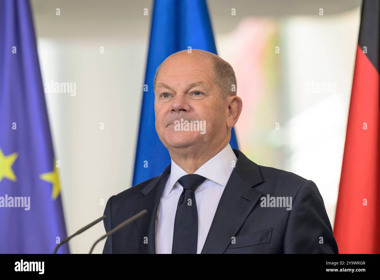 GER, Berlin, Kanzleramt, Eintreffen des ukrainischen Praesidenten Wolodymyr Selenskyj am Bundeskanzleramt, und kurze déclarations, im Bild v.l. : OLAF Scholz - Bundeskanzler Kanzleramt Berlin, 11.10. 2024, *** GER, Berlin, Chancellerie, arrivée du président ukrainien Volodymyr Selenskyj à la Chancellerie fédérale, et courtes déclarations, dans la photo de l Olaf Scholz Chancellerie fédérale Berlin, 11 10 2024, Copyright : HMBxMedia/UwexKoch Banque D'Images