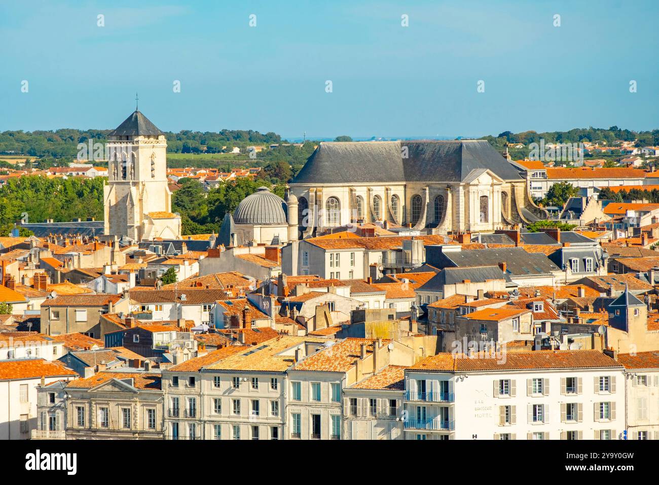 France, Charente maritime, la Rochelle, vue générale de la grande roue, Cathédrale Saint Louis Banque D'Images