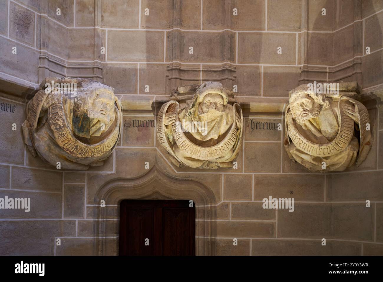 France, Saône et Loire, Maconnais, Cluny, abbaye Saint Pierre et Saint Paul de Cluny, chapelle funéraire de l'abbé Jean de Bourbon du XVe siècle avec les consoles (prophètes) de Zacharie (le prêtre), Siméon, Jérémie Banque D'Images