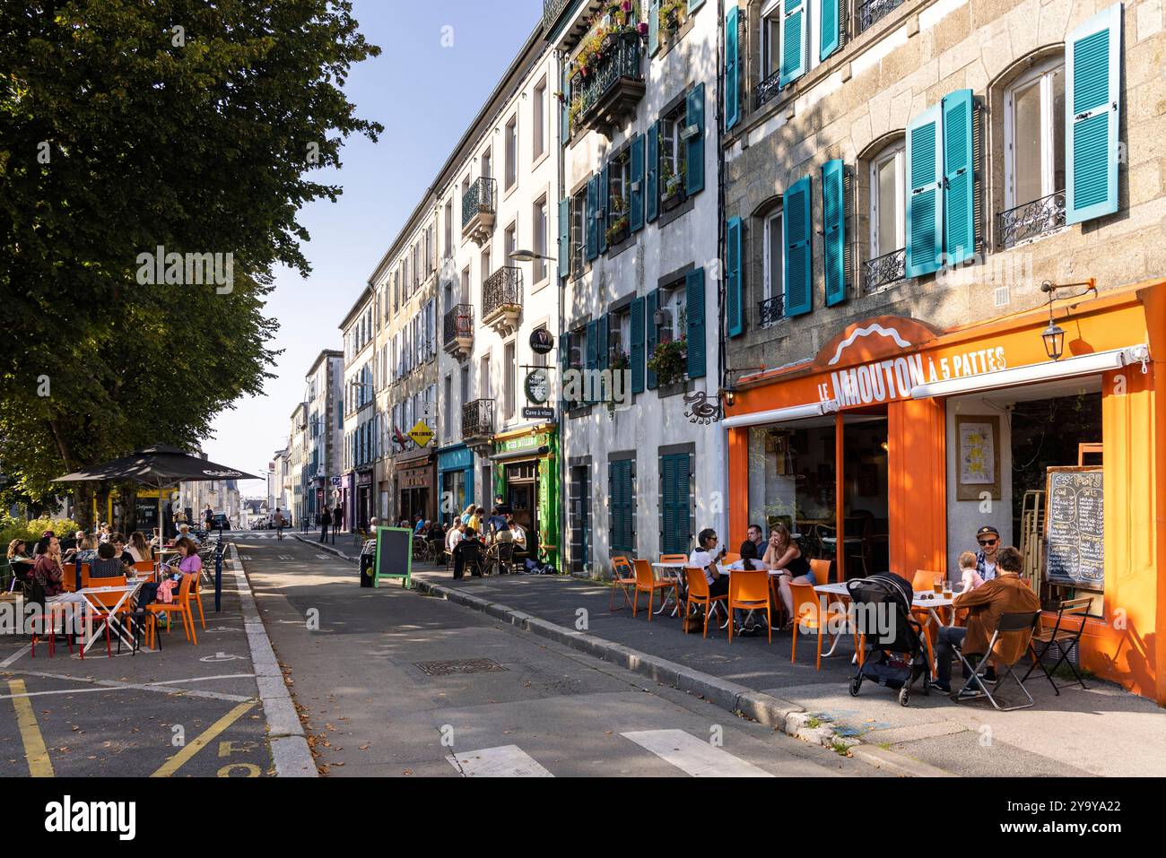 France, Finistère, Brest, terrasses de la rue Navarin Banque D'Images