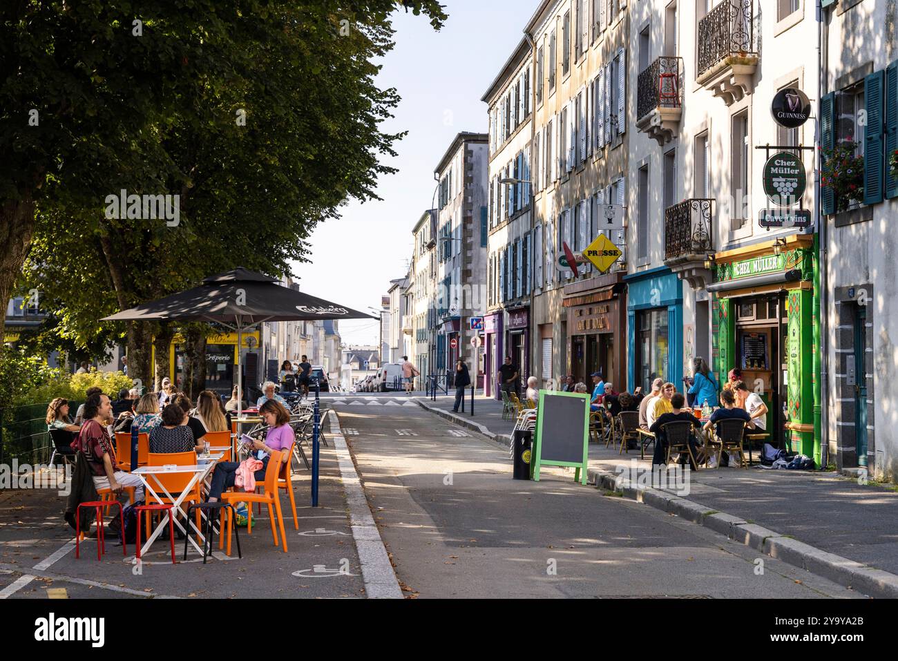 France, Finistère, Brest, terrasses de la rue Navarin Banque D'Images