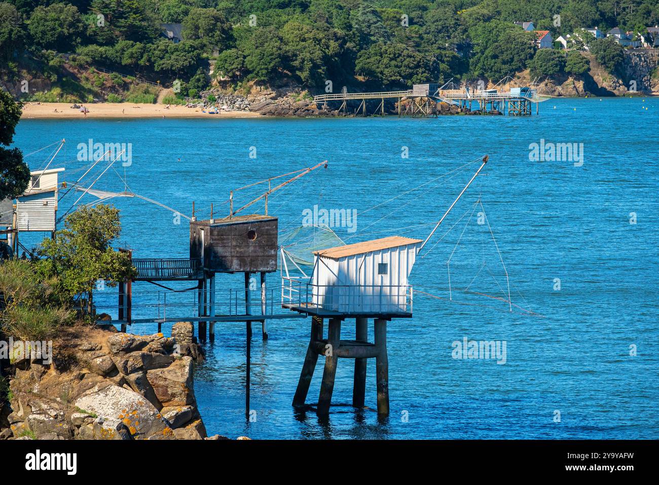 France, Loire Atlantique, Saint-Nazaire, cabanes de pêche le long du sentier côtier de randonnée longue distance GR 34 ou chemin des douaniers Banque D'Images