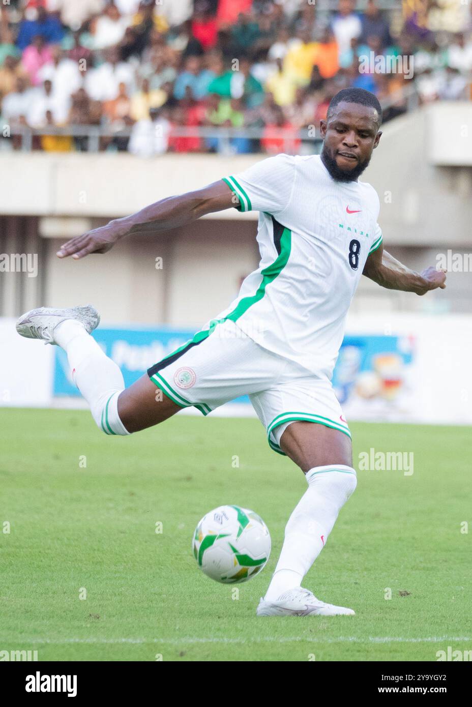 Frank Onyeka lors du match des qualifications AFCON entre le Nigeria et la Libye le 11 octobre 2024, à Akwa Ibom, Nigeria. Crédit : Ibrahim Taofeek/Alamy Live News Banque D'Images