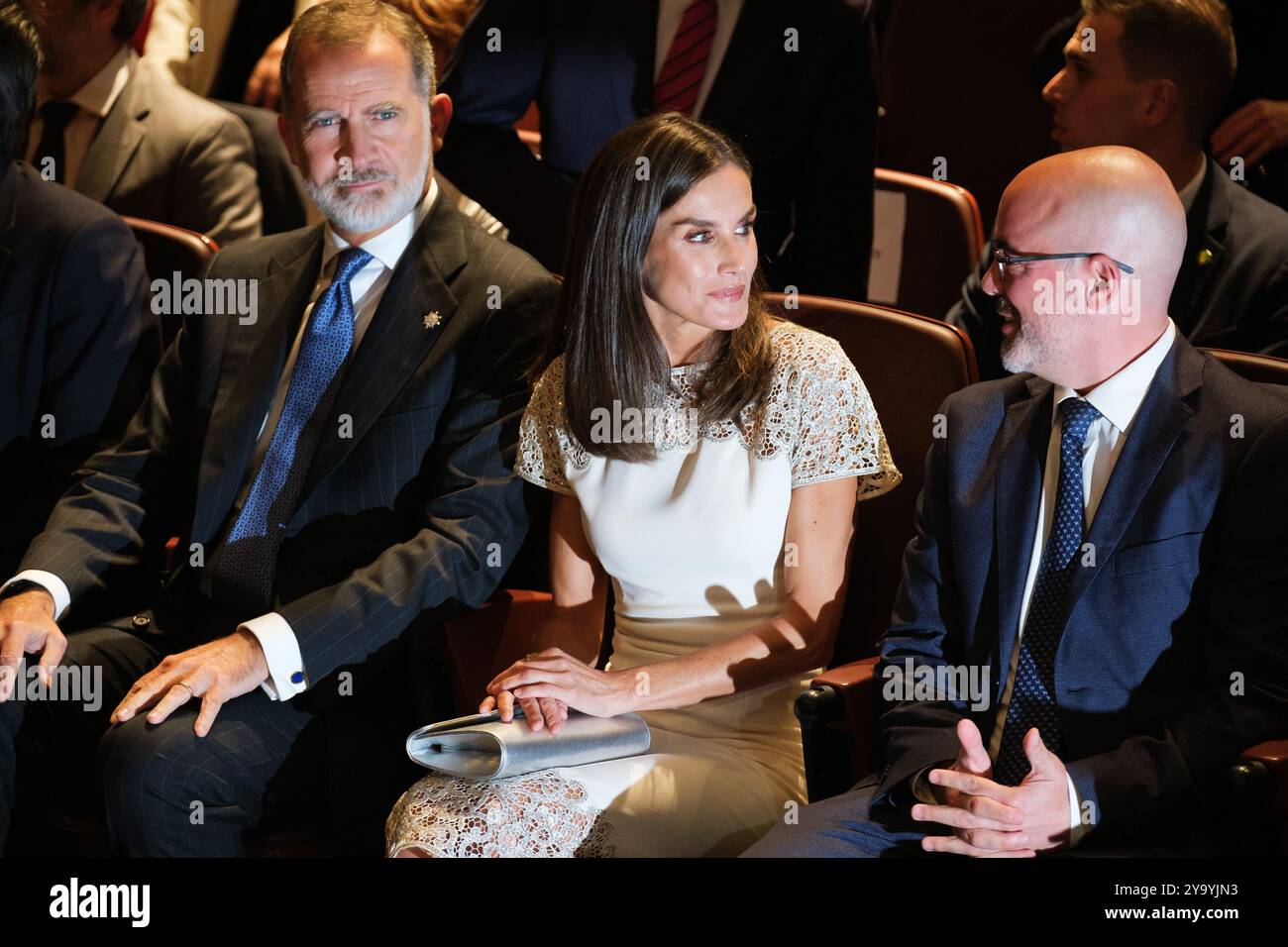 Le Roi Felipe VI d'Espagne et la Reine Letizia d'Espagne assistent aux 'Prix nationaux de la culture 2022 et 2023' au Musée Reina Sofia le 10 octobre 2024 Banque D'Images
