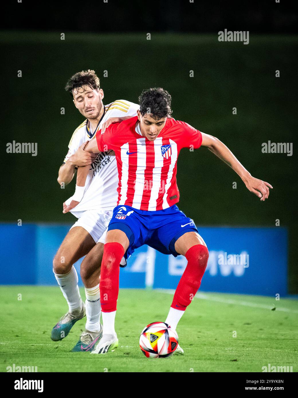 Madrid, Espagne. 17 septembre 2023. 1re ligue RFEF. Real Madrid Castilla vs Atletico de Madrid B. Abde Raihani et Rafa Obrador Banque D'Images