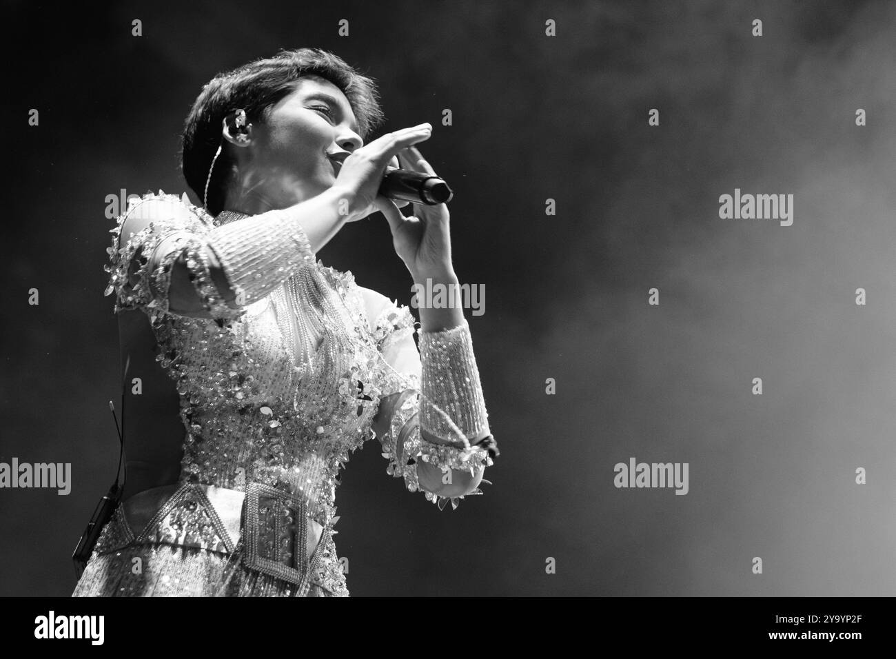 Madrid, Espagne. 03 janvier 2022. La chanteuse Aye Alfonso se produit lors du concert Hispanic Heritage à la Puerta del sol à Madrid 11 octobre 2024 Espagne crédit : Sipa USA/Alamy Live News Banque D'Images