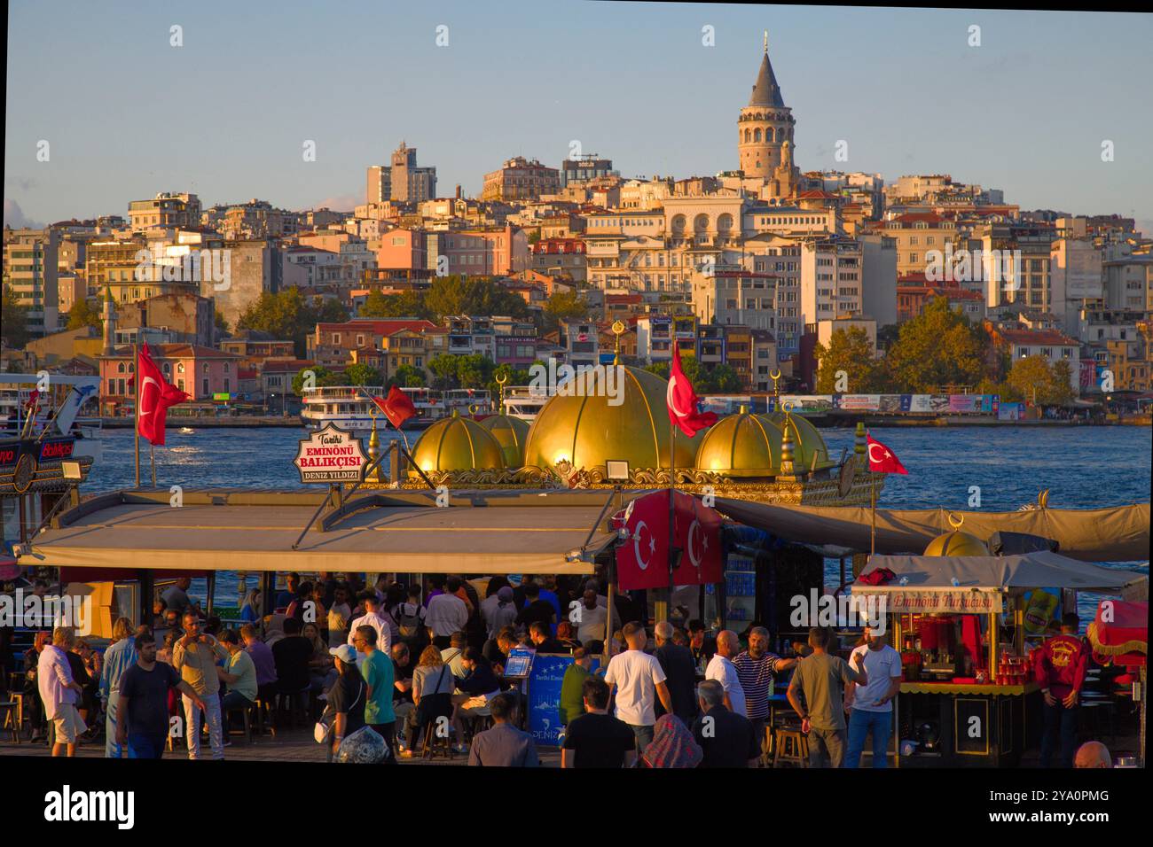 Türkiye, Turquie, Istanbul, Eminönü, restaurants de poissons, Banque D'Images