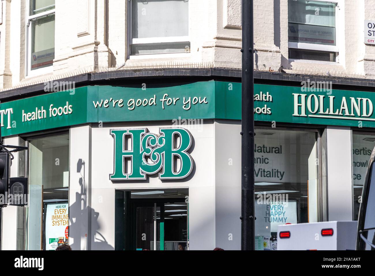 Londres, Royaume-Uni- 19 septembre 2024 : Holland and Barrett Store Front. Magasin d'aliments naturels. Banque D'Images