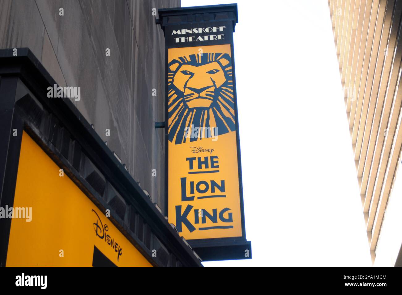 New York, États-Unis. 10 octobre 2024. Le Minskoff Theatre jouant la comédie musicale de Broadway, le Roi Lion, est vu à Manhattan, New York. (Photo de Jimin Kim/SOPA images/SIPA USA) crédit : SIPA USA/Alamy Live News Banque D'Images