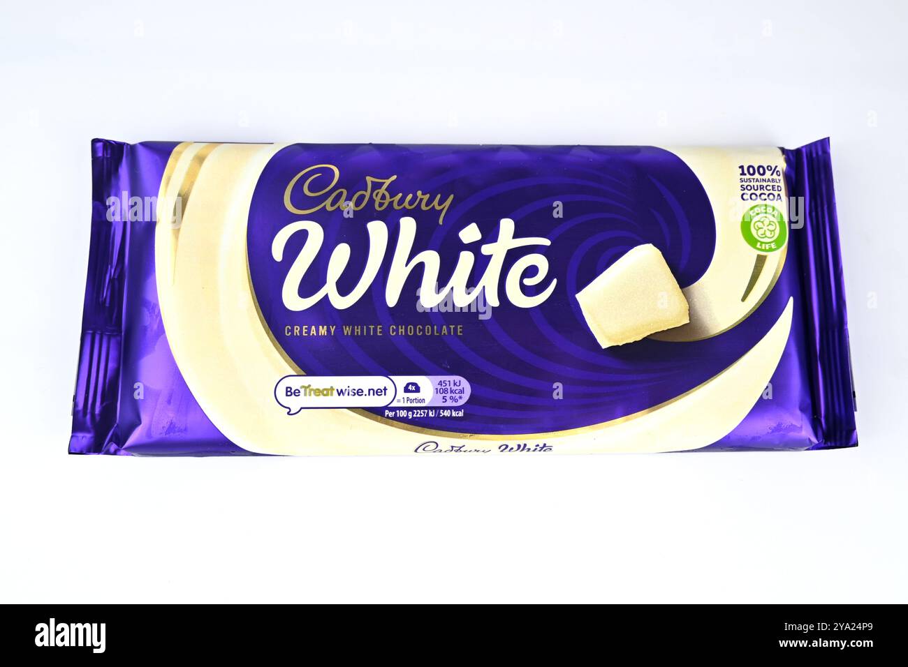 Bloc de barres de chocolat blanc crémeux Cadbury – pays de Galles, Royaume-Uni – 09 octobre 2024 Banque D'Images