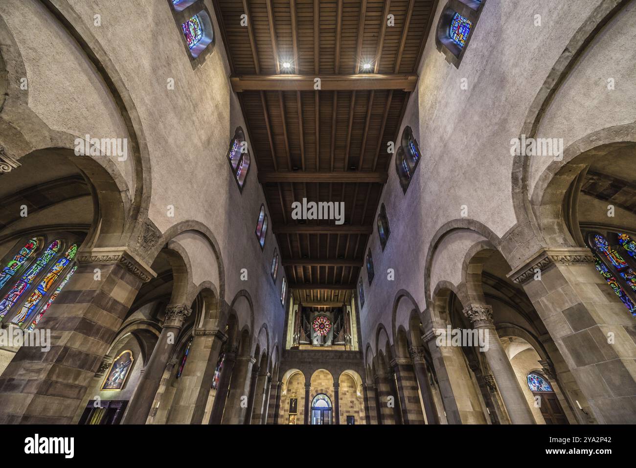 Echternach, le Grand-Duché de Luxembourg, 04 14 2019, les arches, le plafond et la décoration intérieure de l'abbaye d'Echternach Banque D'Images